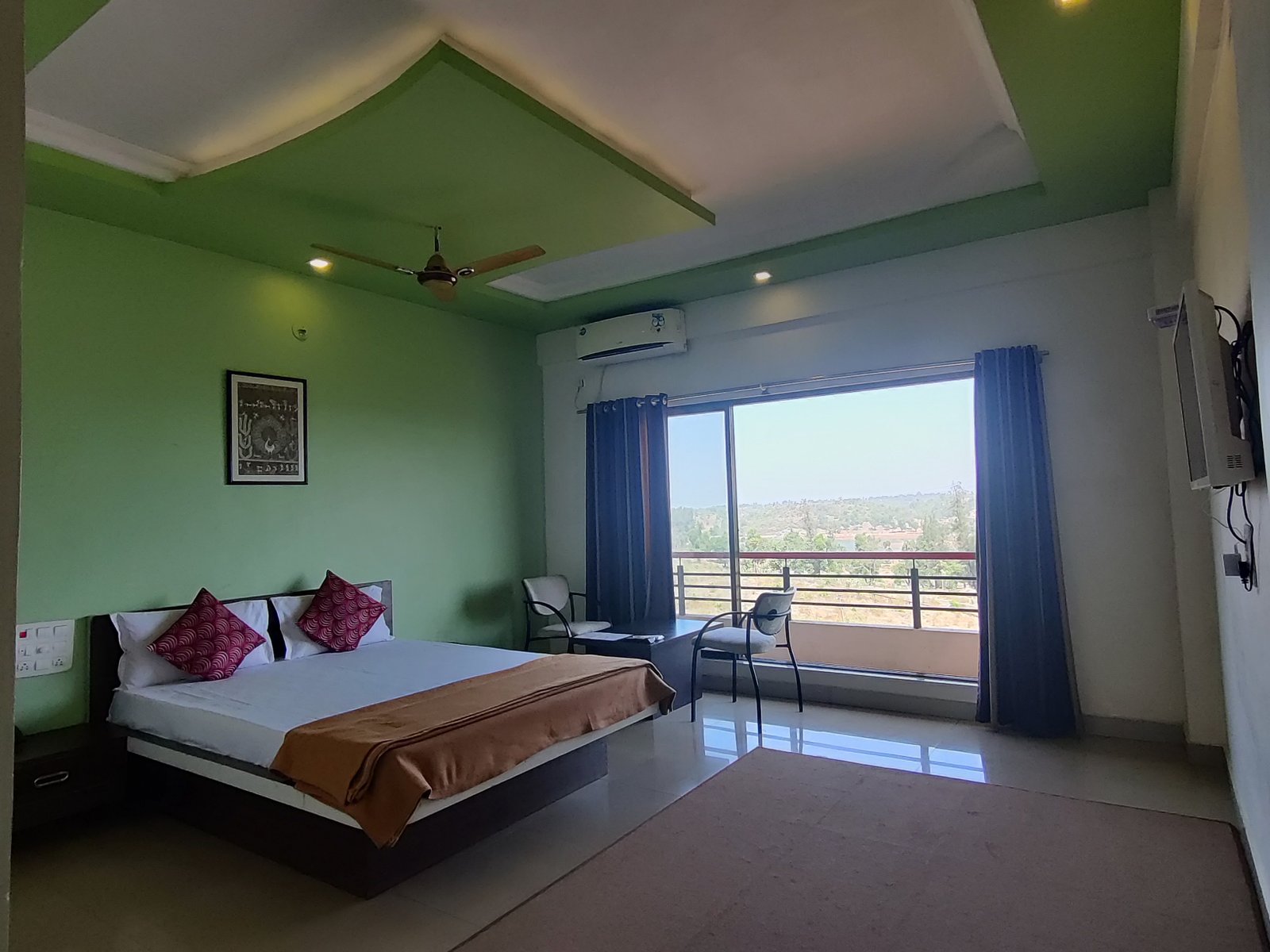 A/C Deluxe Lake-View Room
